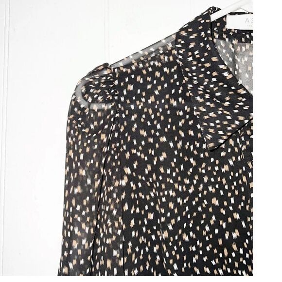 ASTR The Label Geo Print Button Down, Cropped, Ruched Mid Section, Size XL NWT - Picture 4 of 8